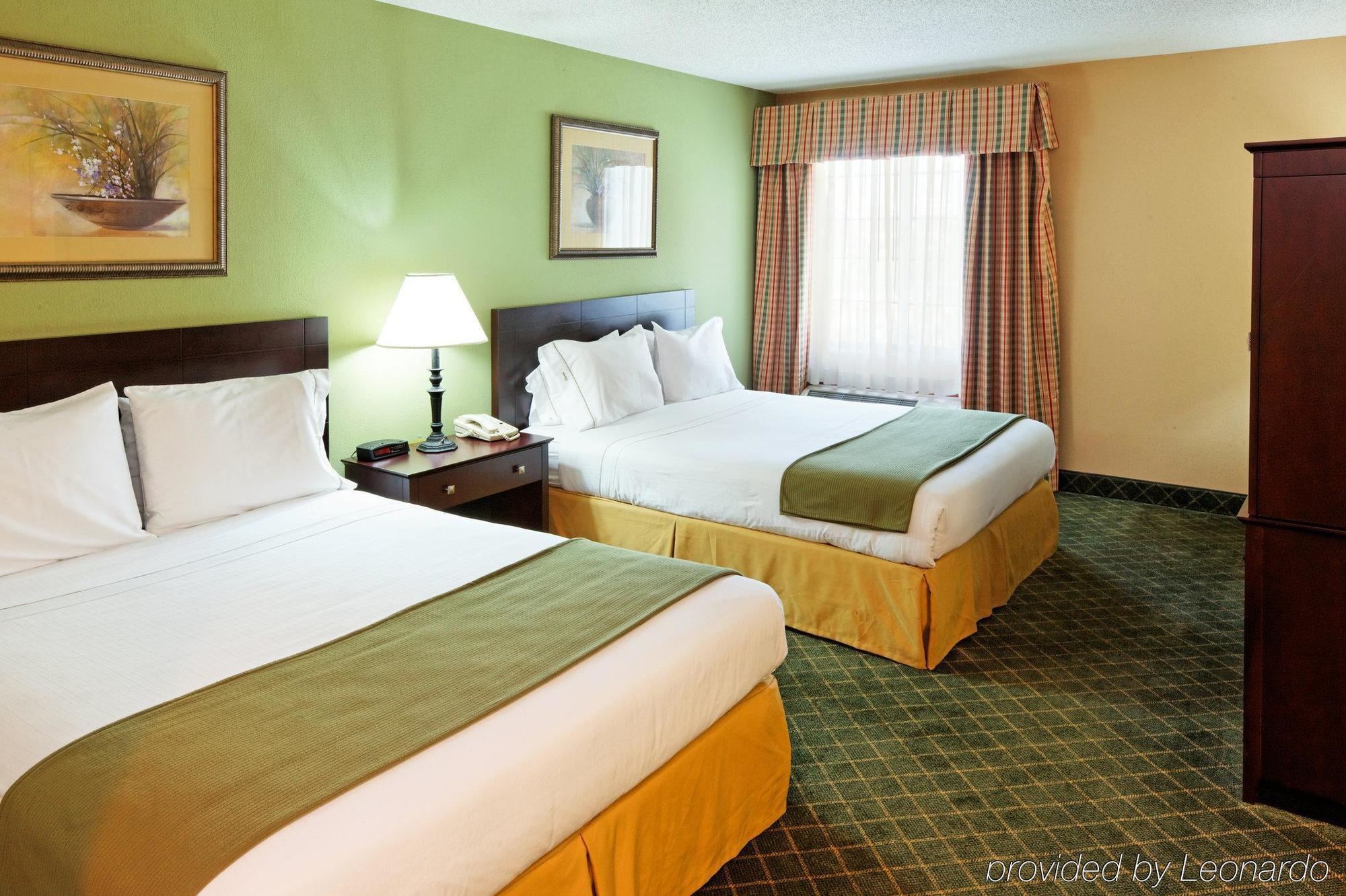 Holiday Inn Express Henderson By Ihg Exterior photo